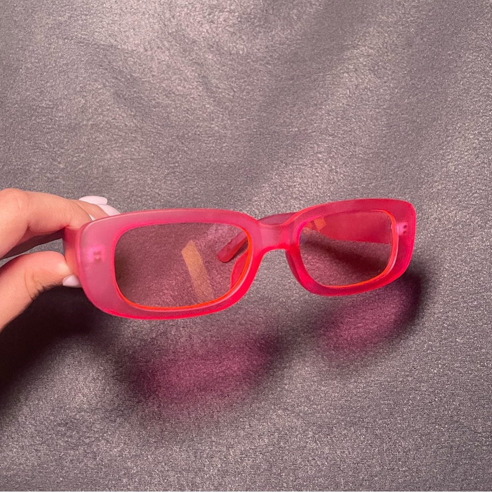 pink sunglasses